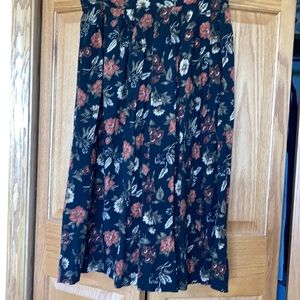 Vintage floral skirt - has pockets